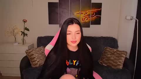 Snapshot of princessamira1 chatting on 02.16.25 princessamira1 online show from 02.16.25