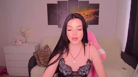 Snapshot of princessamira1 chatting on 03.10.25 princessamira1 online show from 03.10.25