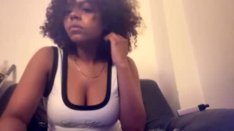 Snapshot of princessbellawellababy chatting on 05.19.26 princessbellawellababy online show from 05.19.26