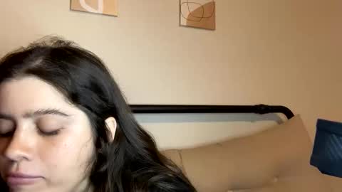 Snapshot of princesslaylaa chatting on 01.14.25 princessviccxo online show from 01.14.25