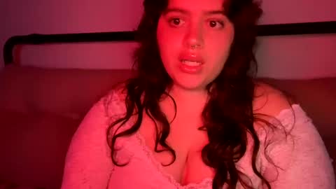 Snapshot of princesslaylaa chatting on 02.14.25 princessviccxo online show from 02.14.25