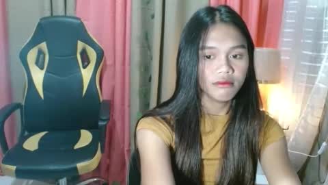 Snapshot of princessrynn chatting on 10.10.25 princessrynn online show from 10.10.25