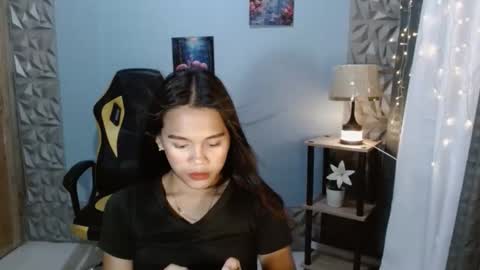 Snapshot of princessrynn chatting on 11.20.25 princessrynn online show from 11.20.25