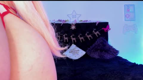 Snapshot of princessryuuko chatting on 12.27.24 ryuu online show from 12.27.24