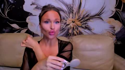 Snapshot of project_barbara chatting on 09.12.25 Barbara online show from 09.12.25