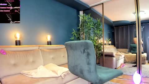 Raven  but you can call me sweetie or honey too  online show from 01.24.25