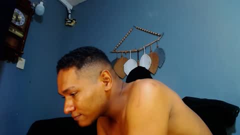 Snapshot of prometo23cm chatting on 02.14.25 Grande y Gruesa online show from 02.14.25