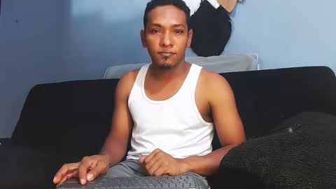 Snapshot of prometo23cm chatting on 09.23.25 Grande y Gruesa online show from 09.23.25
