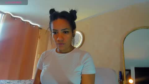 Snapshot of psique_naughty2 chatting on 04.15.26 psique_naughty2 online show from 04.15.26