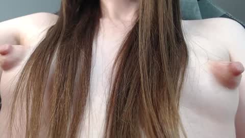 Snapshot of psychegirl chatting on 12.14.24 psychegirl online show from 12.14.24