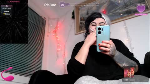 Snapshot of psychobitch69 chatting on 01.12.25 OlivePsy online show from 01.12.25