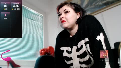 Snapshot of psychobitch69 chatting on 02.05.25 OlivePsy online show from 02.05.25