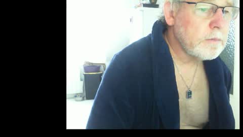 Snapshot of ptitrouquin chatting on 10.30.25 ptitrouquin online show from 10.30.25