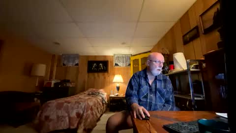Snapshot of ptyhosefetish chatting on 11.29.25 ptyhosefetish online show from 11.29.25