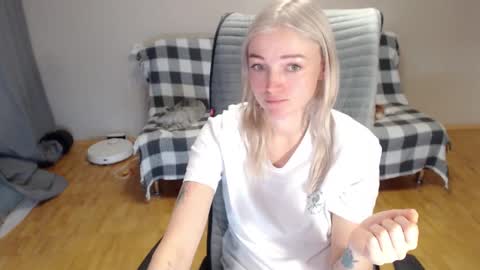 Snapshot of puma_ma chatting on 02.04.26 Polly online show from 02.04.26