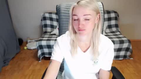 Snapshot of puma_ma chatting on 02.11.26 Polly online show from 02.11.26