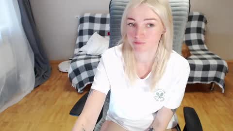 Polly online show from 04.11.26