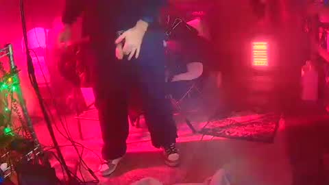 punkrunr083 online show from 02.13.25