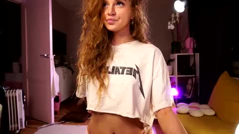 Snapshot of purple_baby chatting on 06.03.26 Sasha wait you here 6 of November. will celebrate my B- day online show from 06.03.26