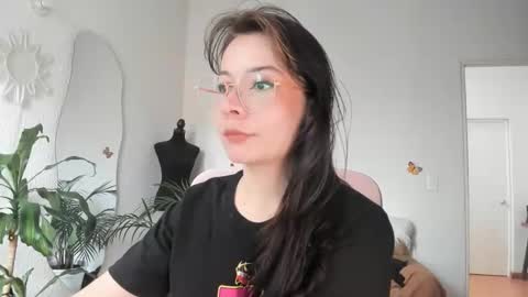 Snapshot of purple_opal chatting on 04.23.26 Vero online from Tuesday to Sunday online show from 04.23.26