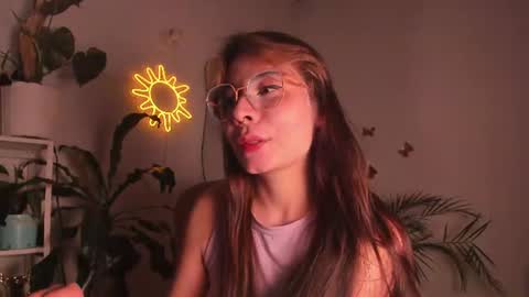 Snapshot of purple_opal chatting on 06.17.26 Vero online from Tuesday to Sunday online show from 06.17.26