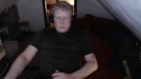Snapshot of pussylovercb chatting on 05.16.26 pussylovercb online show from 05.16.26