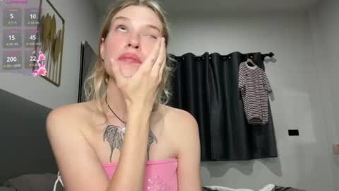 Snapshot of pussymoneywet chatting on 06.15.26 Lina online show from 06.15.26