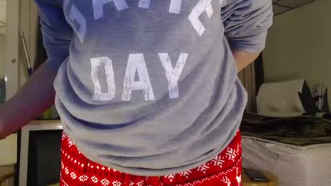 Snapshot of putiputi4u chatting on 01.04.25 putiputi4u online show from 01.04.25