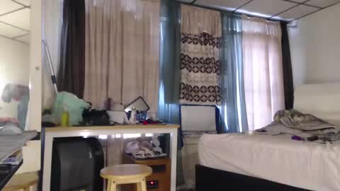 Snapshot of putiputi4u chatting on 01.04.25 putiputi4u online show from 01.04.25