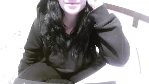 Snapshot of que_mb chatting on 10.15.25 sophy online show from 10.15.25