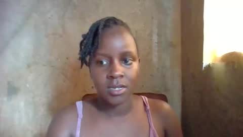 Snapshot of queen014 chatting on 11.09.25 queen014 online show from 11.09.25