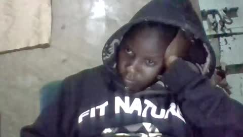 Snapshot of queen014 chatting on 11.12.25 queen014 online show from 11.12.25