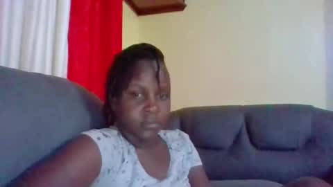 Snapshot of queen014 chatting on 11.14.25 queen014 online show from 11.14.25