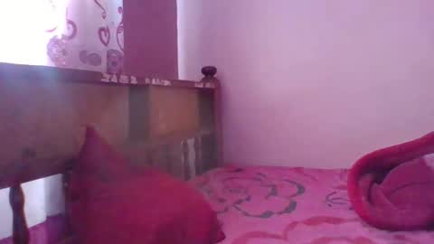 Snapshot of queen014 chatting on 11.15.25 queen014 online show from 11.15.25