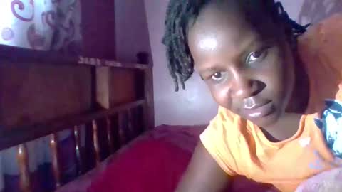 Snapshot of queen014 chatting on 11.16.25 queen014 online show from 11.16.25