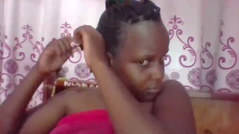 Snapshot of queen014 chatting on 11.16.25 queen014 online show from 11.16.25