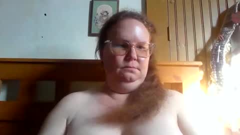 Snapshot of queen2118694 chatting on 02.18.26 naughty Queen online show from 02.18.26