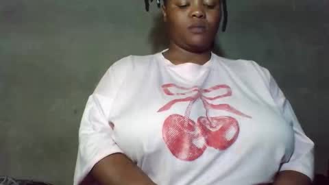 Snapshot of queen2302 chatting on 04.29.26 queen2302 online show from 04.29.26