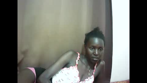 Snapshot of queen_0012 chatting on 04.12.26 asher online show from 04.12.26
