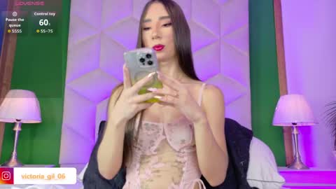 Queen Violet online show from 05.12.26