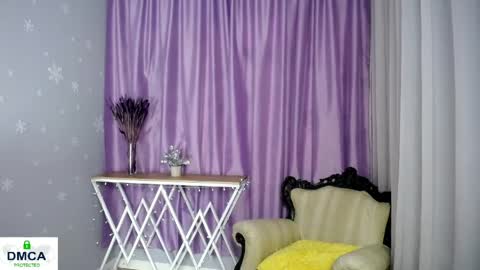 Snapshot of queen_a_n_i chatting on 05.11.26 A N I Ill be here on December 1st online show from 05.11.26