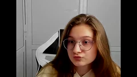 Amelie online show from 04.14.26