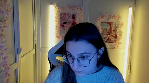 Snapshot of queen_amelie chatting on 04.21.26 Amelie online show from 04.21.26