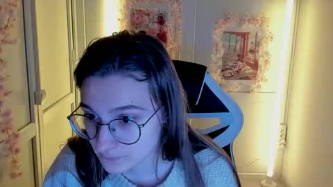 Snapshot of queen_amelie chatting on 04.22.26 Amelie online show from 04.22.26