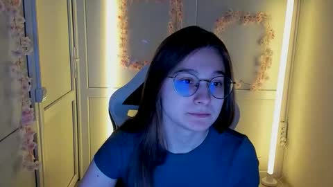 Snapshot of queen_amelie chatting on 04.23.26 Amelie online show from 04.23.26