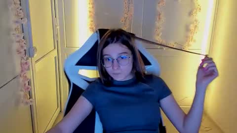 Snapshot of queen_amelie chatting on 04.23.26 Amelie online show from 04.23.26