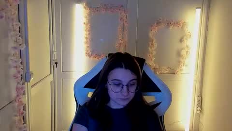 Snapshot of queen_amelie chatting on 04.24.26 Amelie online show from 04.24.26