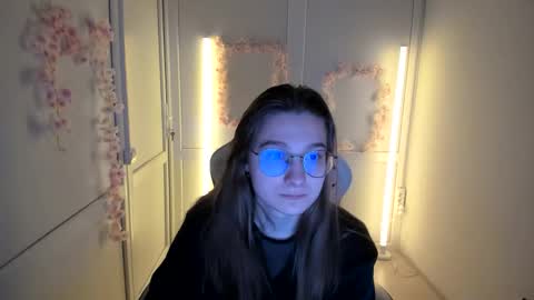 Snapshot of queen_amelie chatting on 04.25.26 Amelie online show from 04.25.26