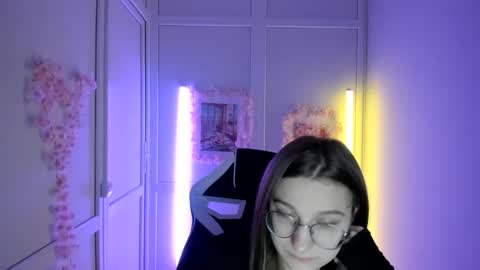 Snapshot of queen_amelie chatting on 04.26.26 Amelie online show from 04.26.26