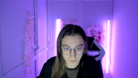Snapshot of queen_amelie chatting on 05.06.26 Amelie online show from 05.06.26